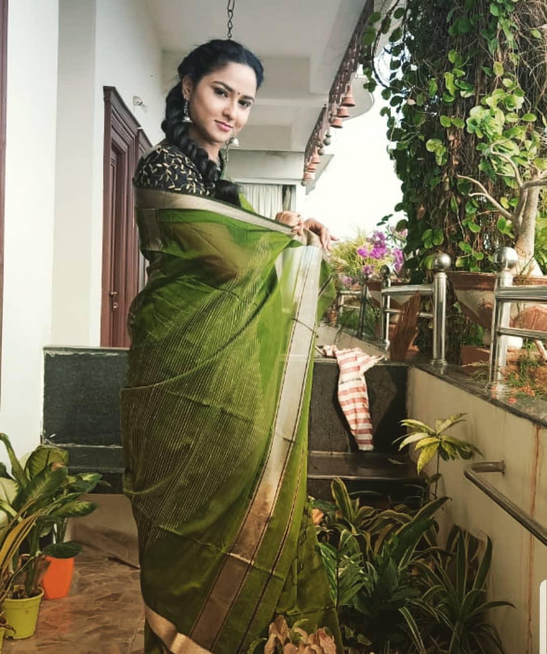 Zee Telugu Tv Anchor Kasi Annapurna In Green Saree Blouse